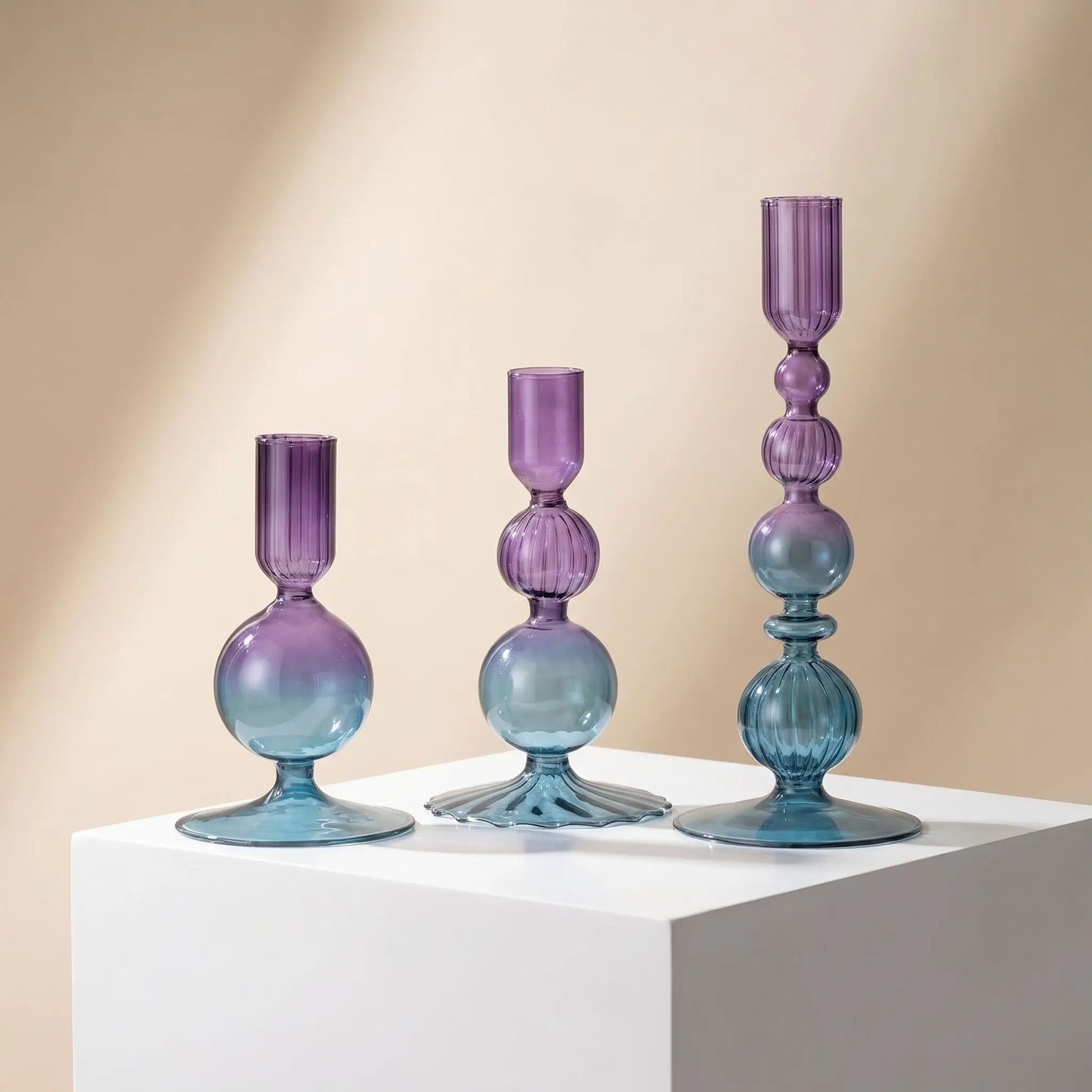 Bougeoir en verre romantique violet et bleu – magie et raffinement à la bougie