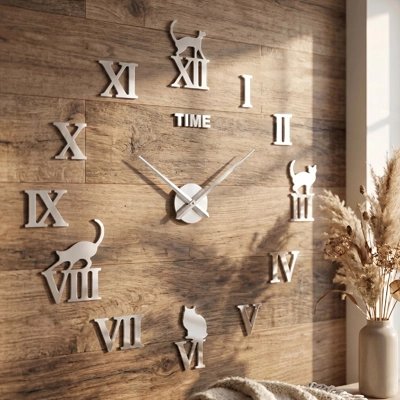 Horloge murale design chiffres romains silhouettes de chats finition argentée 