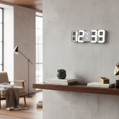 Horloge numérique murale dans un salon minimaliste moderne avec étagère en bois