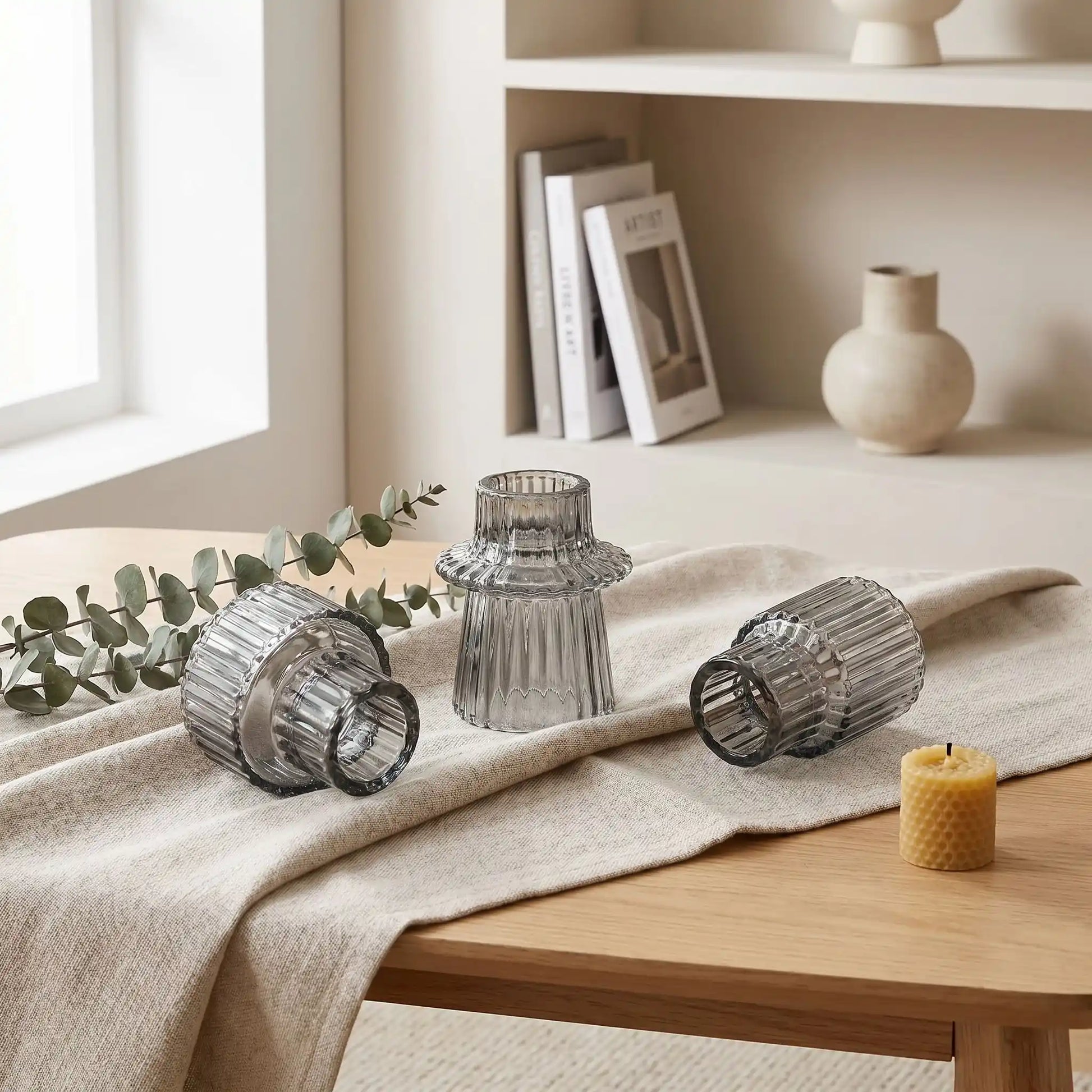 Bougeoir en verre conique gris – accessoire décoratif sobre et raffiné