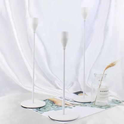 Bougeoirs métalliques couleur blanche
