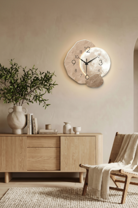Horloge murale chiffres lisibles salon Japandi