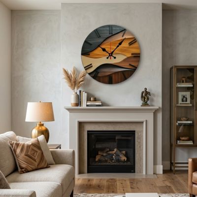 Horloge murale originale tons chauds mise en valeur au-dessus cheminée dans salon élégant